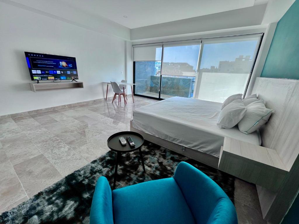 1 Bd Apt top Location! Gym, Pool