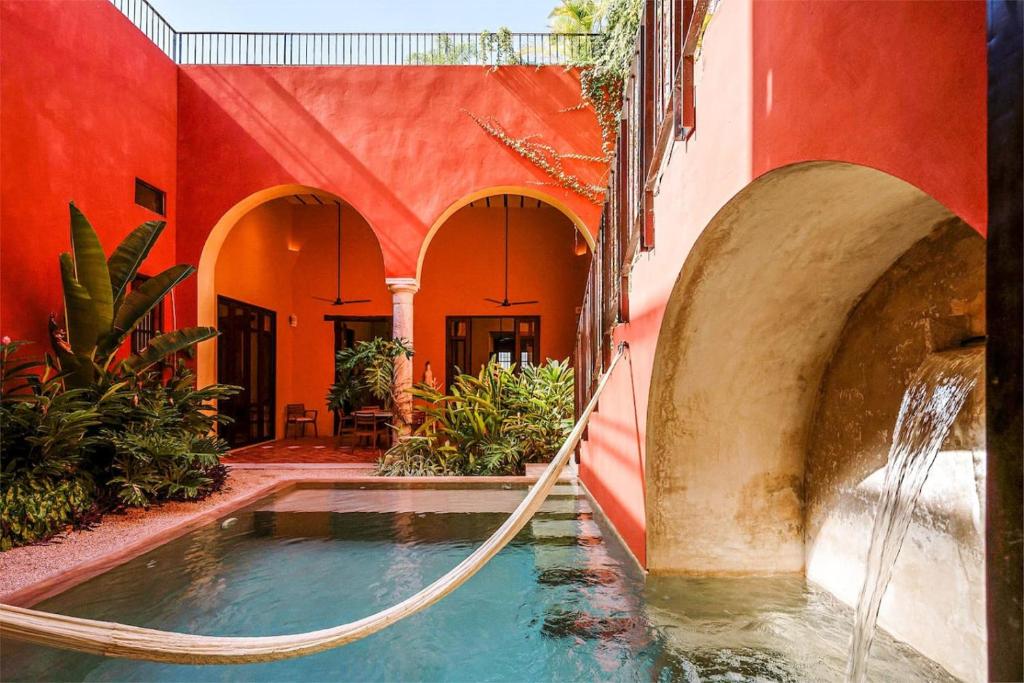 4BR Colonial Elegance and Priv Oasis Downtown Merida