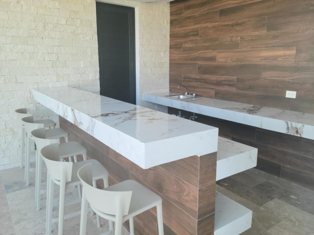 Acogedor Condo a metros de la 5ta Avenida