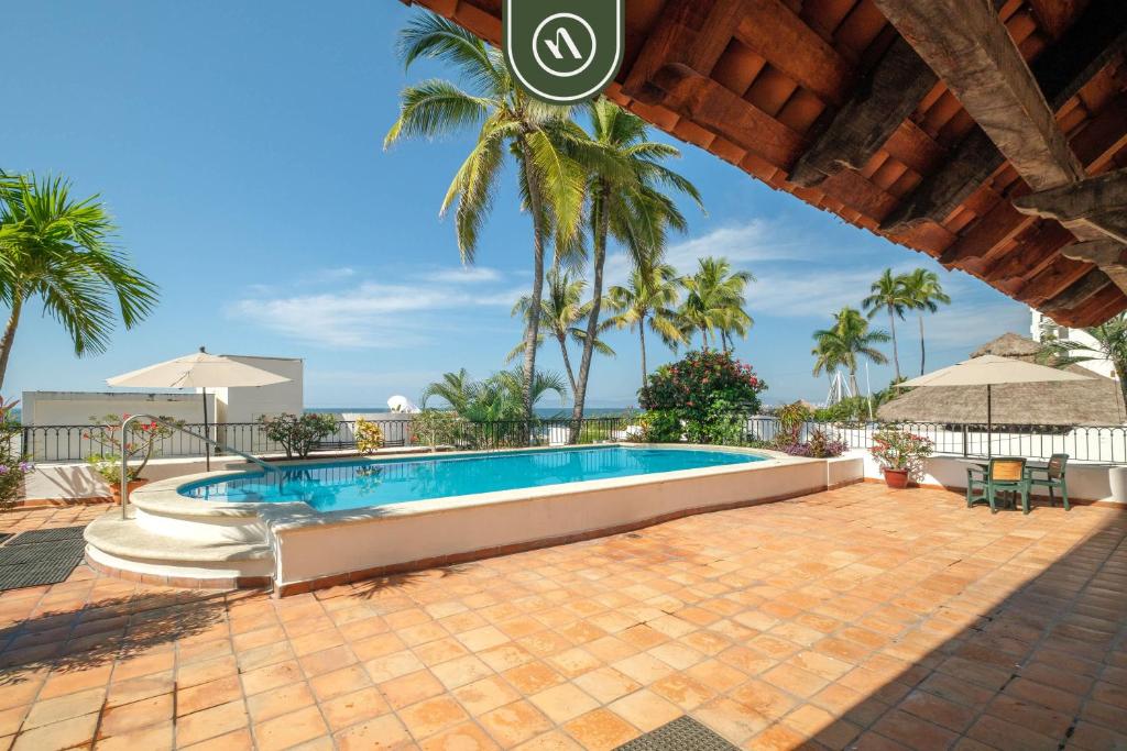 Amazing 2 BR Condo - Partial Oceanview - Pool