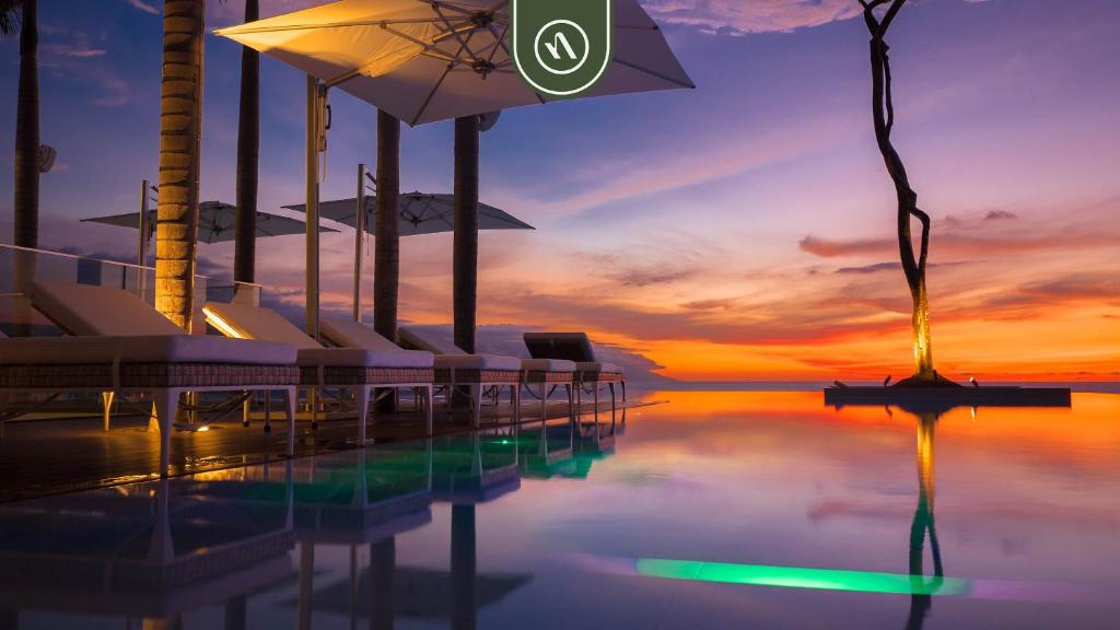 Amazing Condo with Rooftop Pool