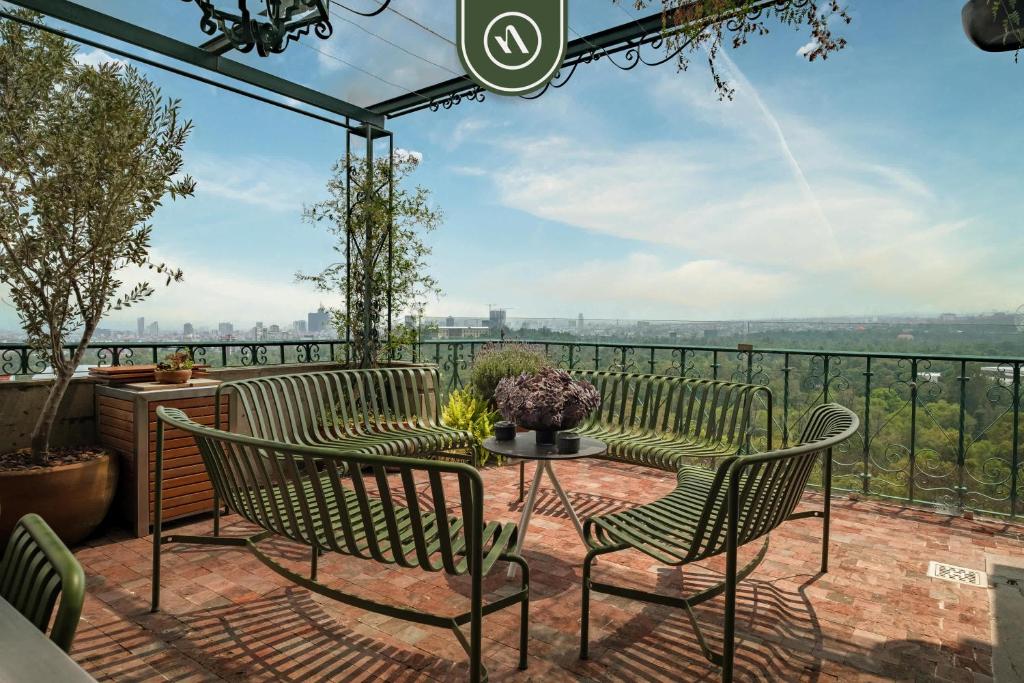 Amazing PH - Private Terrace Overlooking the City