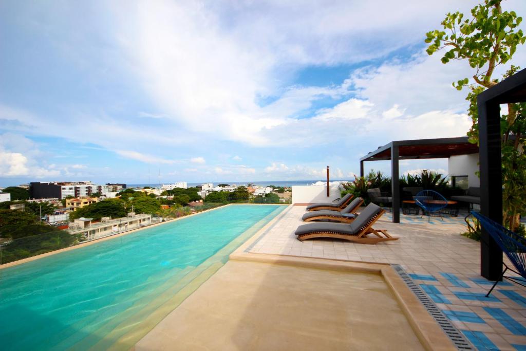 Apartment near the beach, rooftop, pool, sea view.