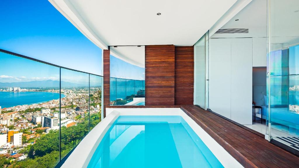 Avalon - 901 Luxurious & Best View 3 BR Amapas