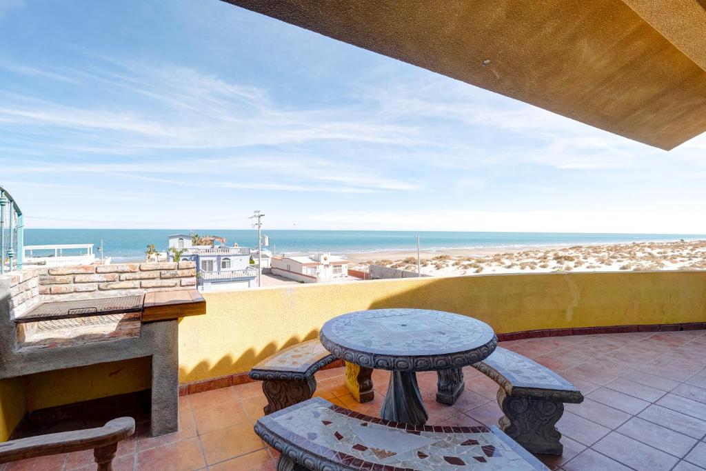 Beach Condo 7-- Sleeps 8, Pool, WiFi, AC, Security