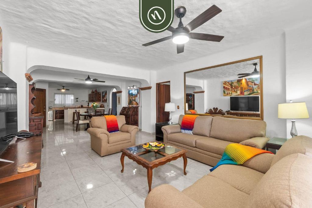 Beachfront 2 BR Condo in Romantic Zone - Roof Pool