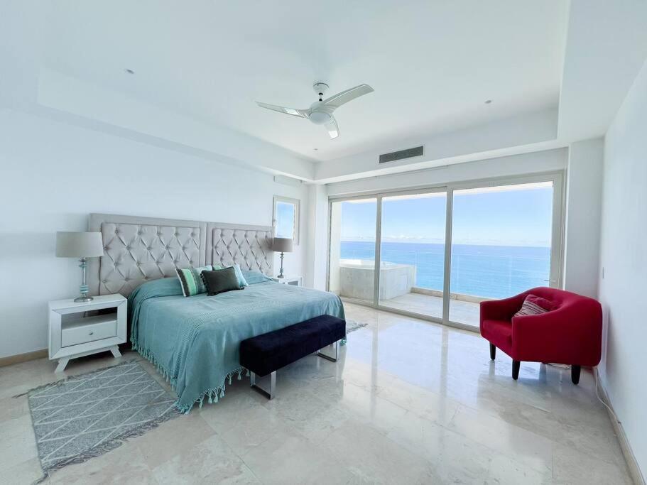 Beachfront Condo in Exclusive Zone