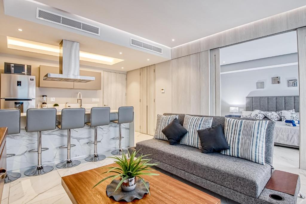 Breeze Easy at Nautico