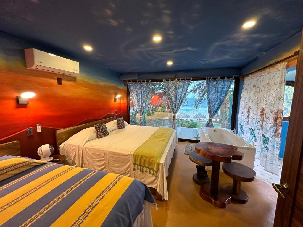 Beachfront Paradise Boutique Hotel - Casa Alebrijes Jacuzzi Suits