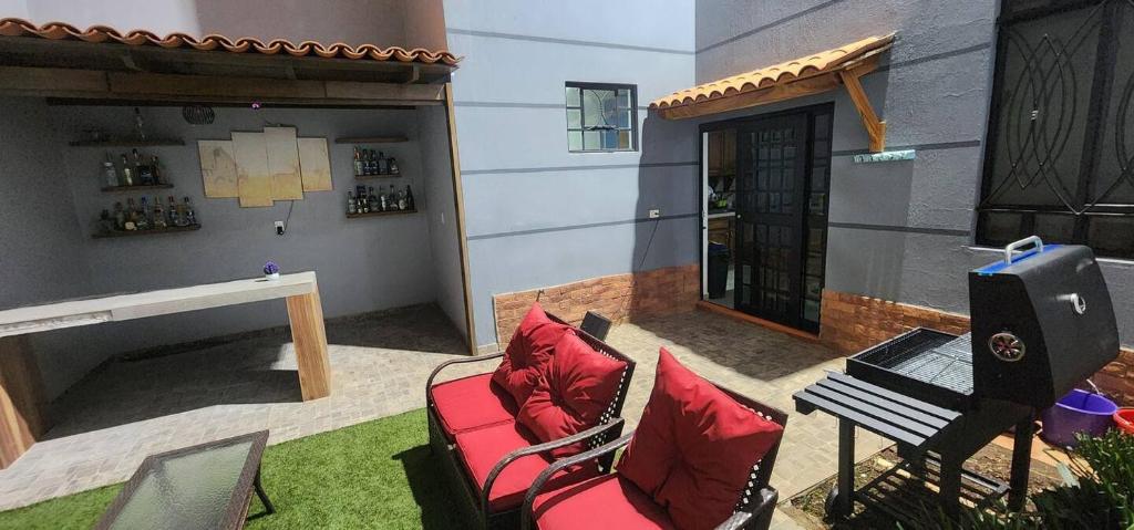 Casa Cómoda y amplia con Terraza y Jardin