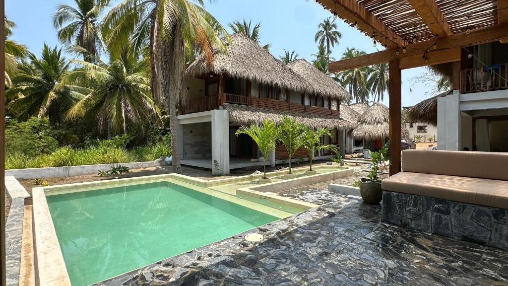 Villa Gato Surf Houses grande 4-6 personas, Starlink, AC, alberca, 50 m del spot La Saladita