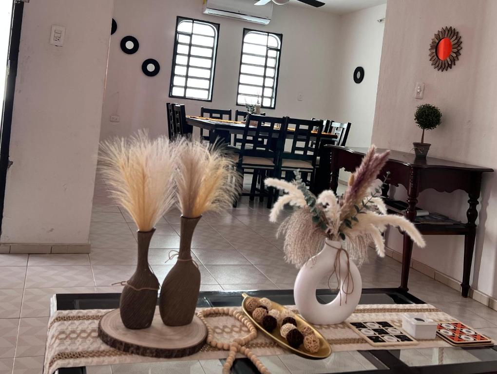 Casa Leonor. 2 cuartos, 2 baños, Cocina, cochera.