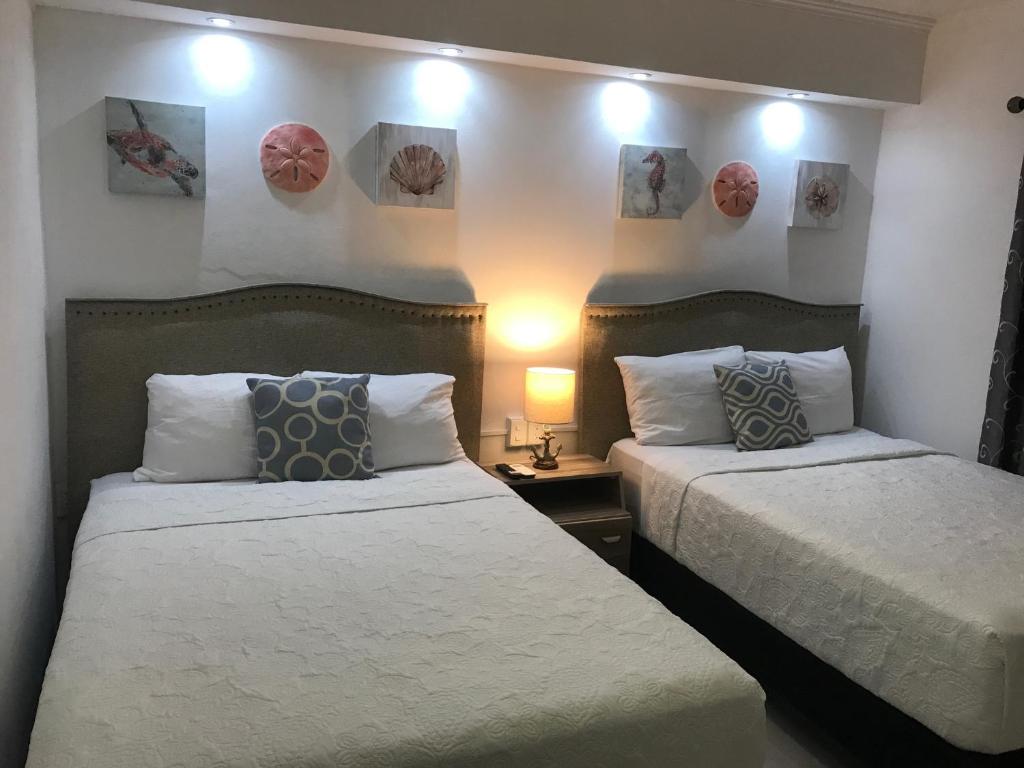 Cancun Hotel Zone, Beachfront 2 BR Apartment - Prime Location