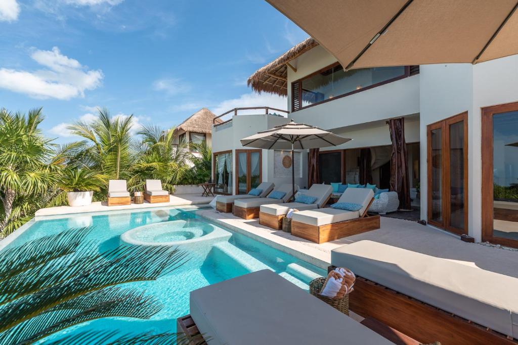 Casa Punta Coco & Beach Club