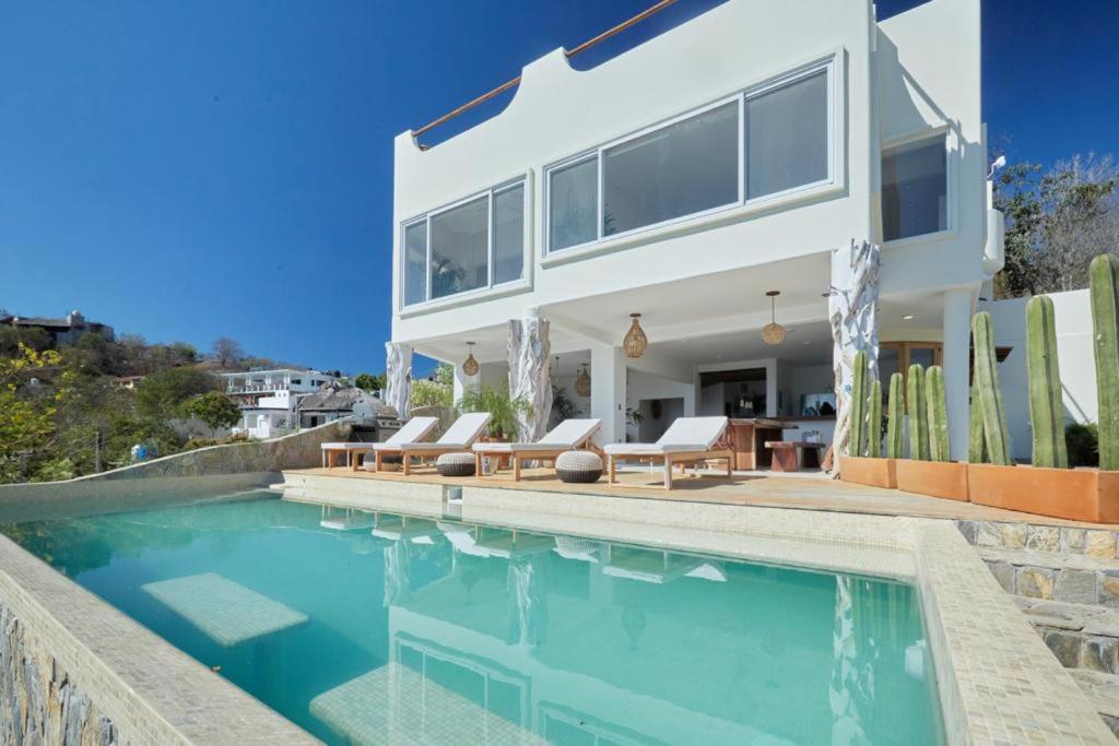 Casa Roni by Xeno - 5 Bedroom Luxury Villa with Ocean View