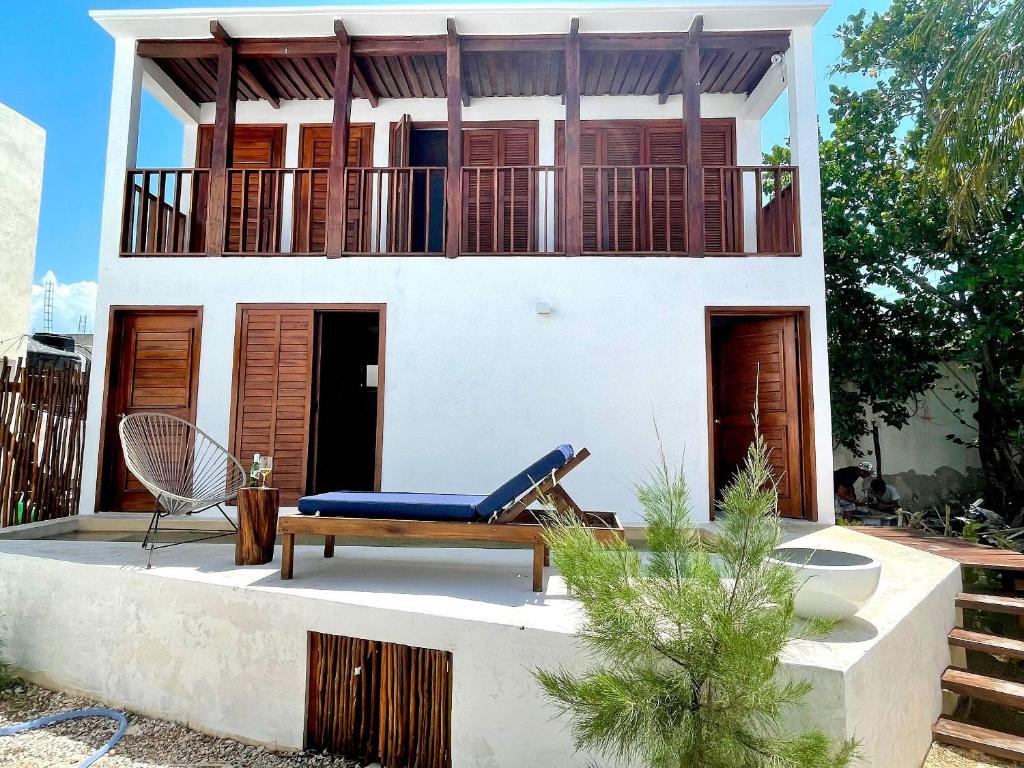 Bungalow Unico En Holbox Con Alberca Privada, En Una Propiedad Que Solo Tiene 3 unidades. B1
