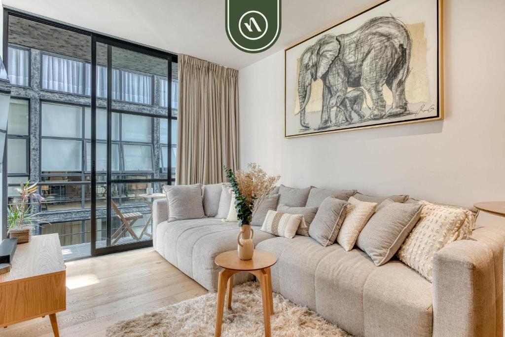 Centric 2 BR Condo - Gym - Open Air Cinema