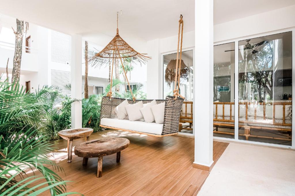 Charming Boho entire condo w Patio Swing