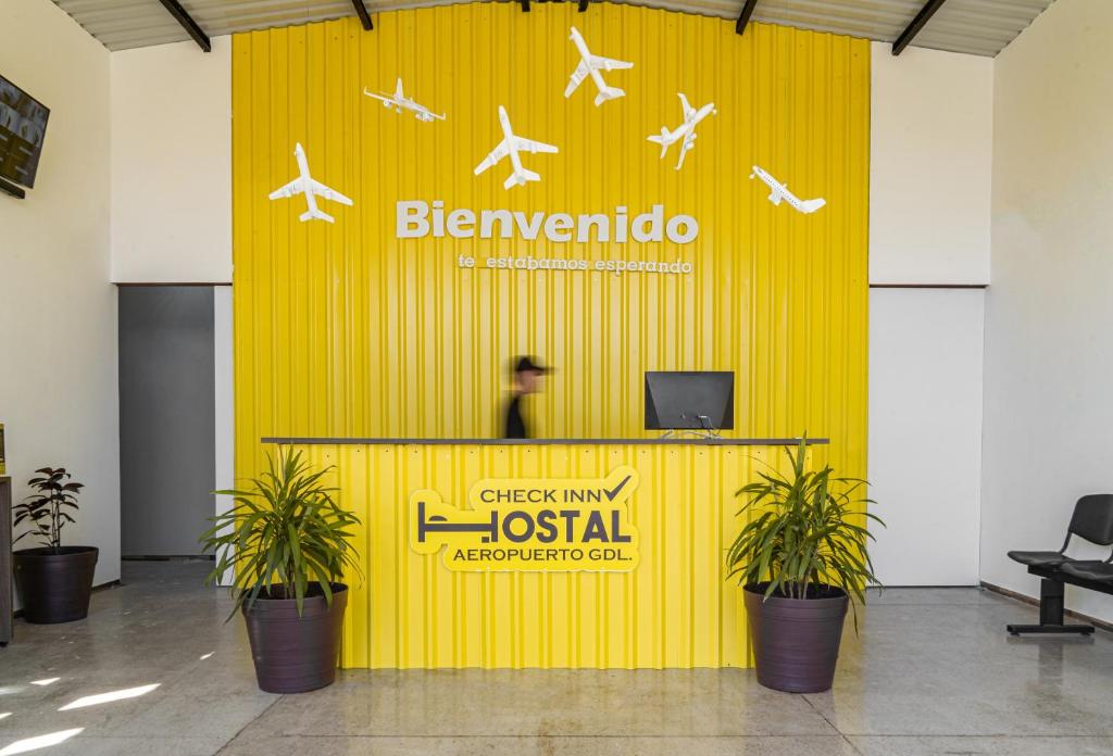CHECK INN HOSTAL AEROPUERTO GDL