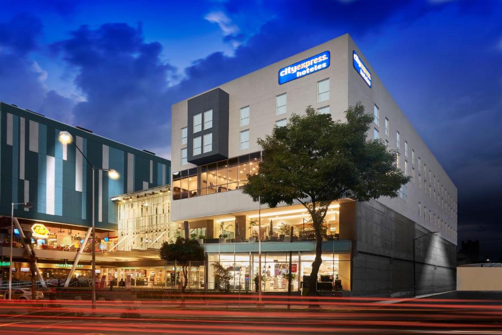 City Express by Marriott La Raza