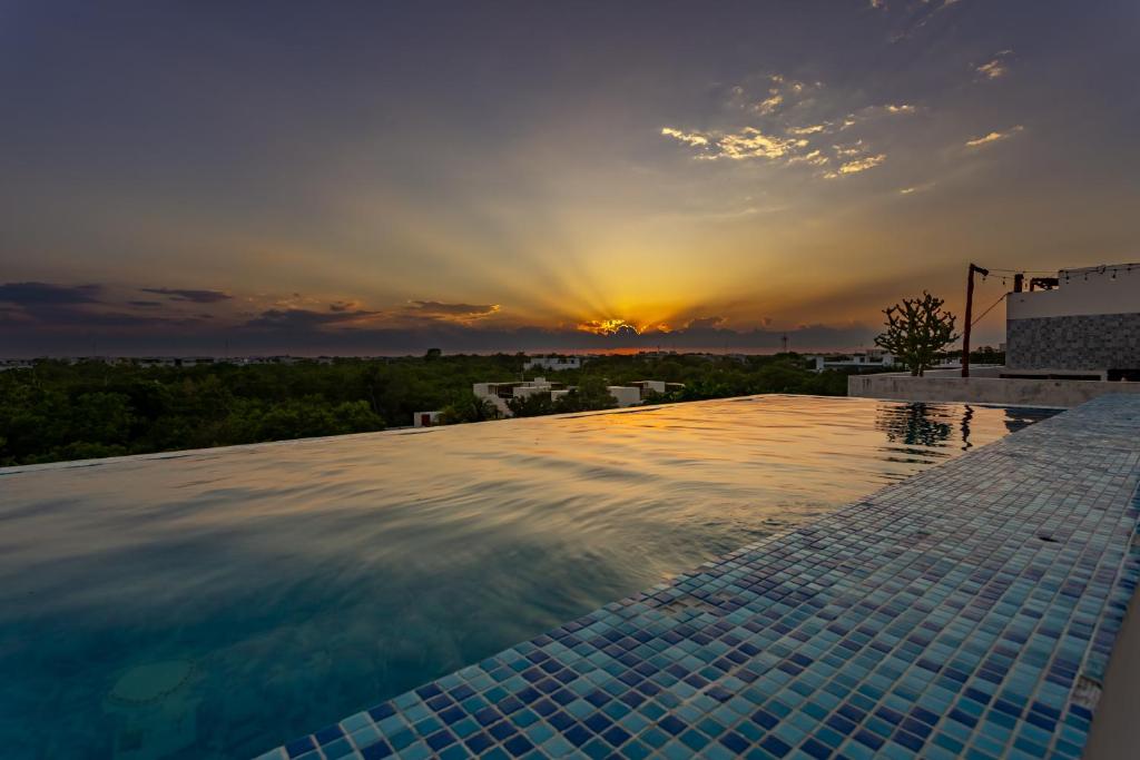 PENTHOUSE with PRIVATE POOL