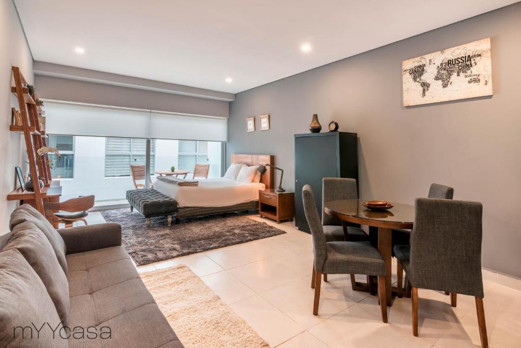 Lovely Studio with Pool & Private Balcony in La Roma - Alure