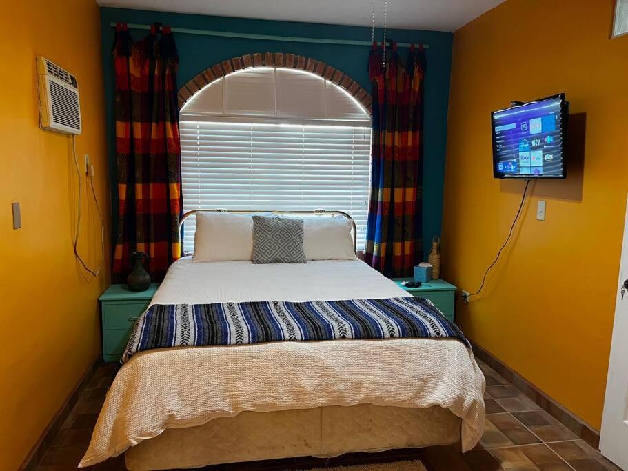 Crash & Go - Hotel Style Room