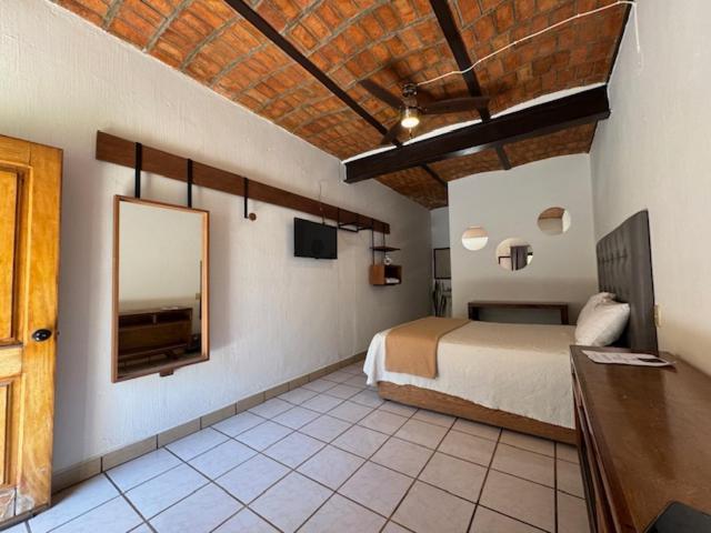 HOTEL CUATRO CAMINOS