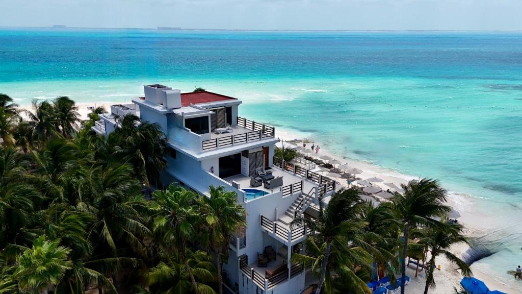 Cuxos Hotel Beachfront