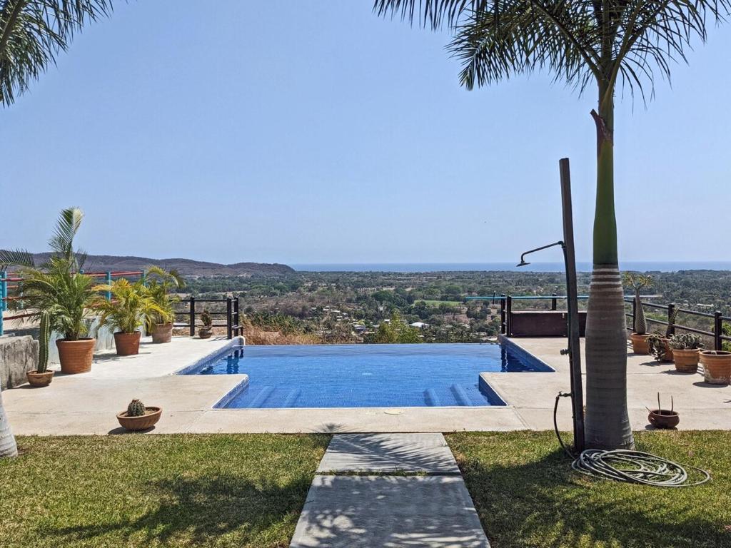 Epic Views - 7 min from airport
