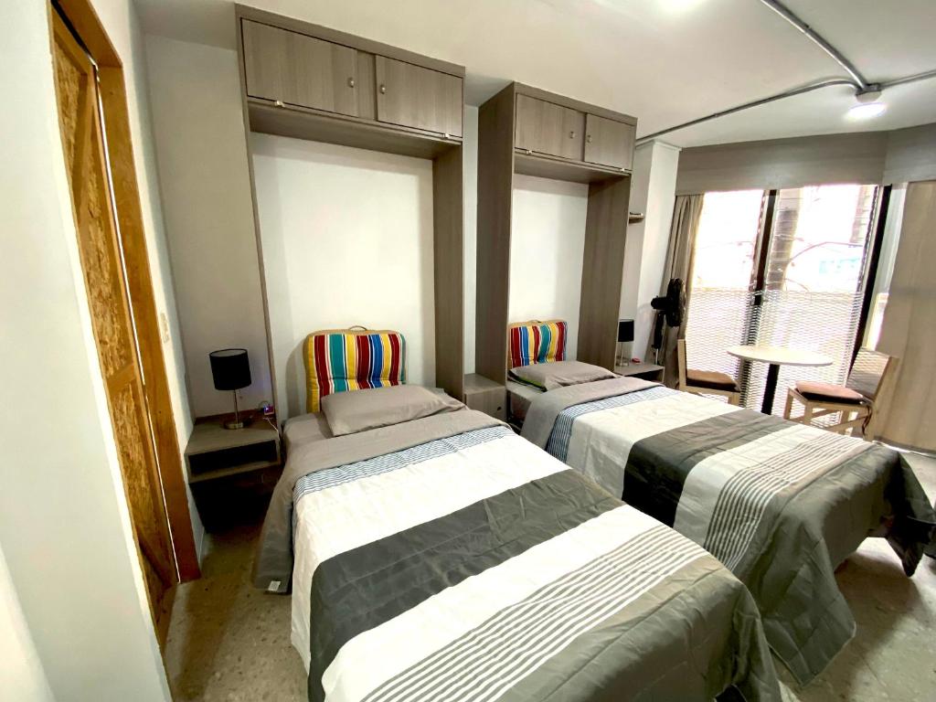 Estudios by Flor y tierra