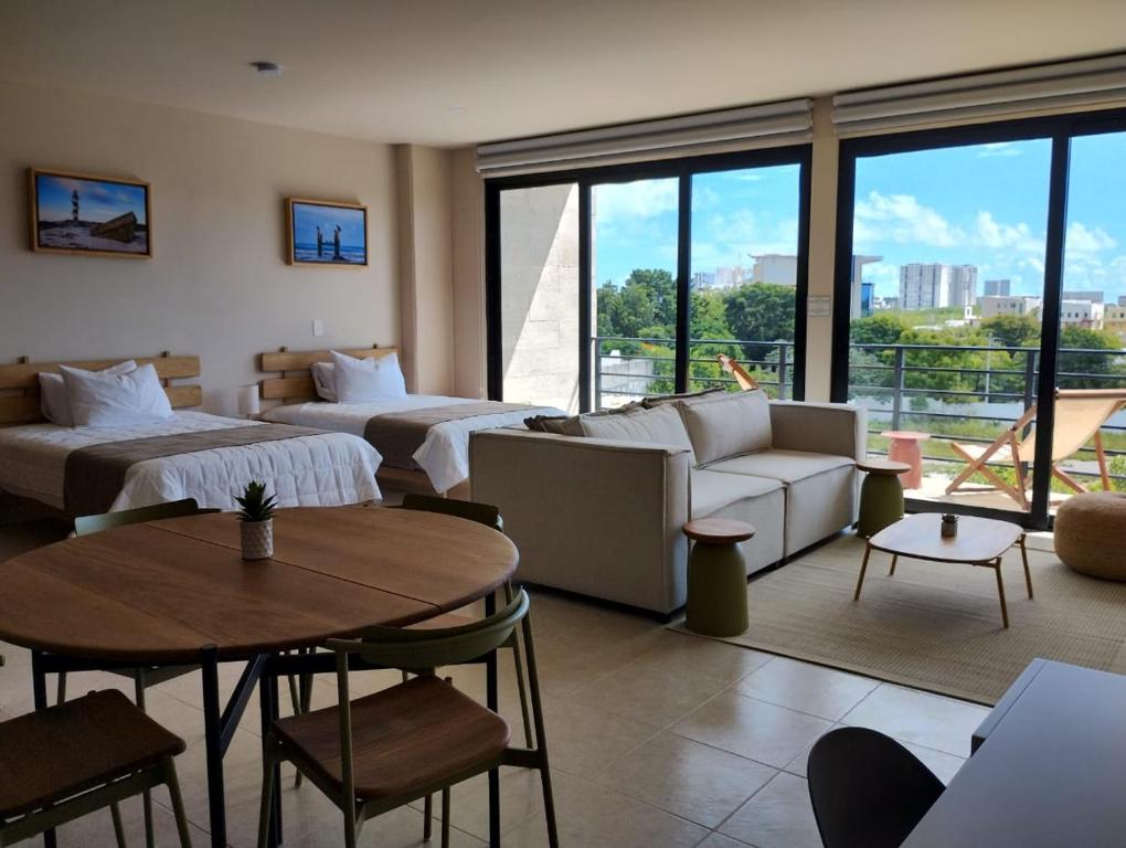 Everglades Suites