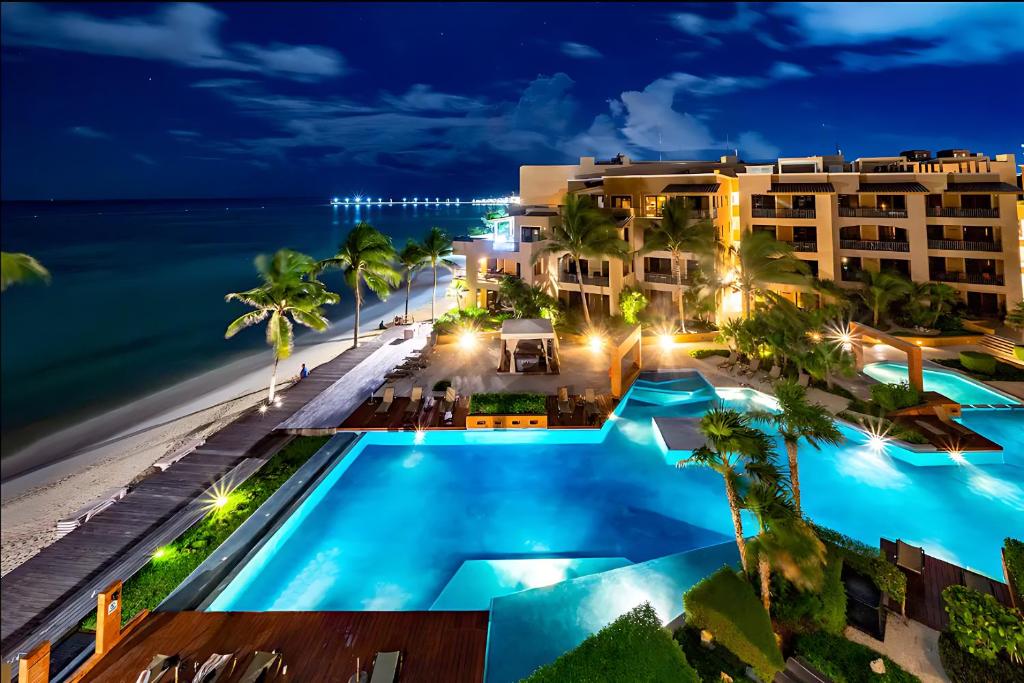 Faro 201 Beachfront apartment with ocean view, close to 5th Av