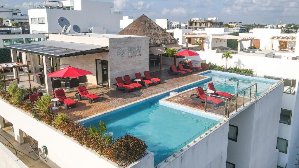 Grand Fifty Suites