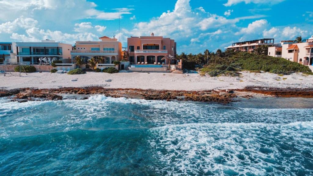 Hacienda Tankah Stunning Private Villa with 7 Bedrooms 8 Beds Pool and Personal Cook Luxury Exclusivity and Comfort for Groups and Families of up to 14 Guests in a Paradise by the Sea