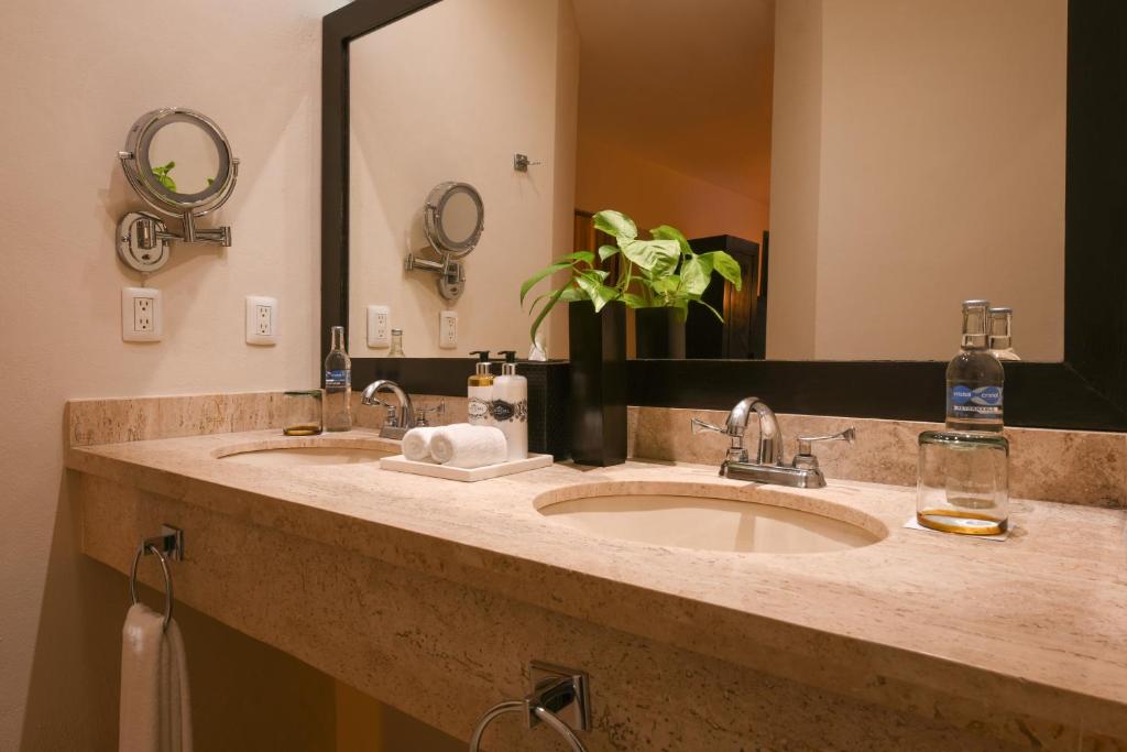Hidden Beach Resort Au Naturel Adults Only Catamarán, Cenote & More Inclusive