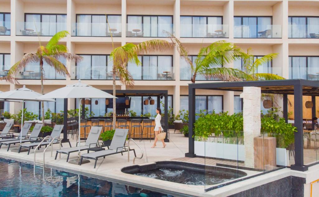 Hive Cancun by G Hotels
