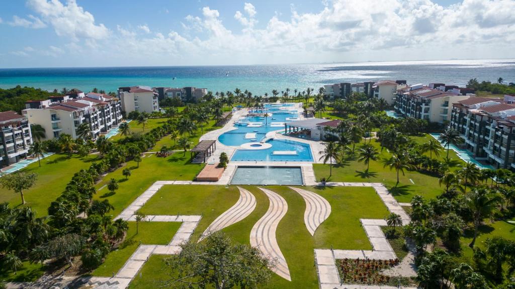 Stunning Ocean Front By Condo Boutique