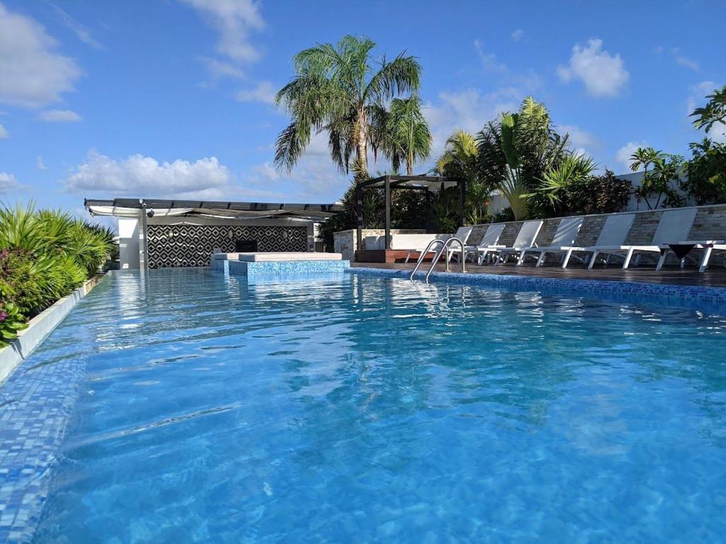 King Suite with Balcony, Pool, Gym and Sauna