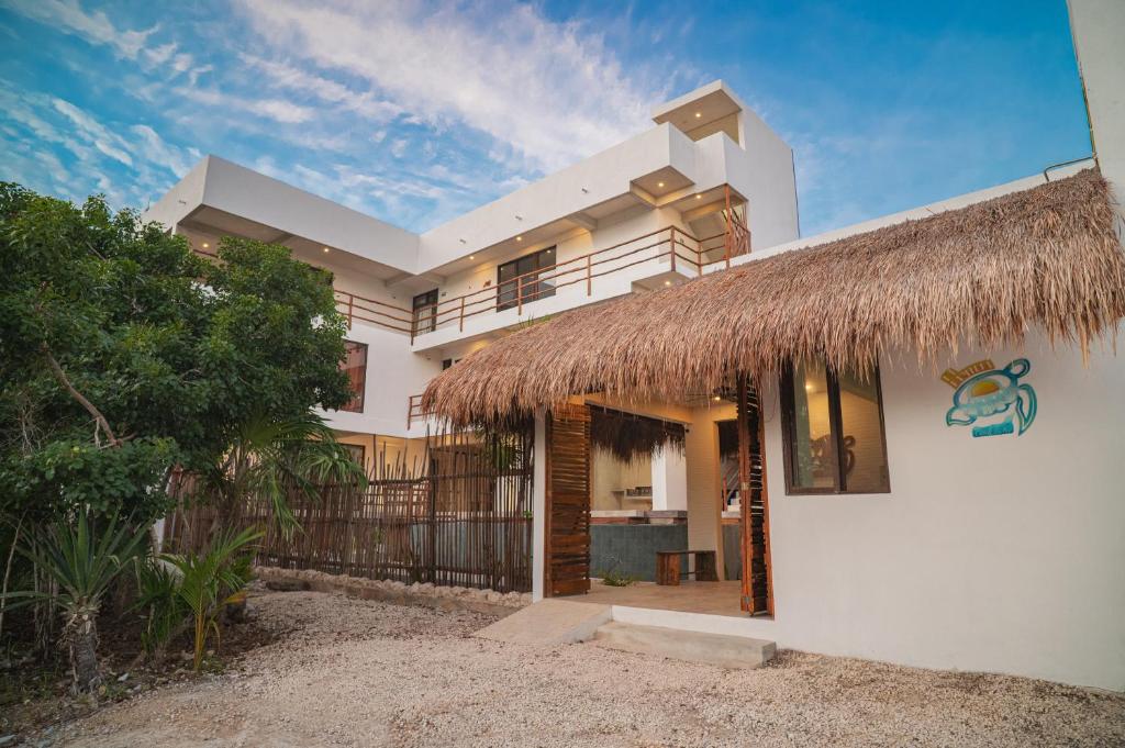 La Familia Casa and Suites