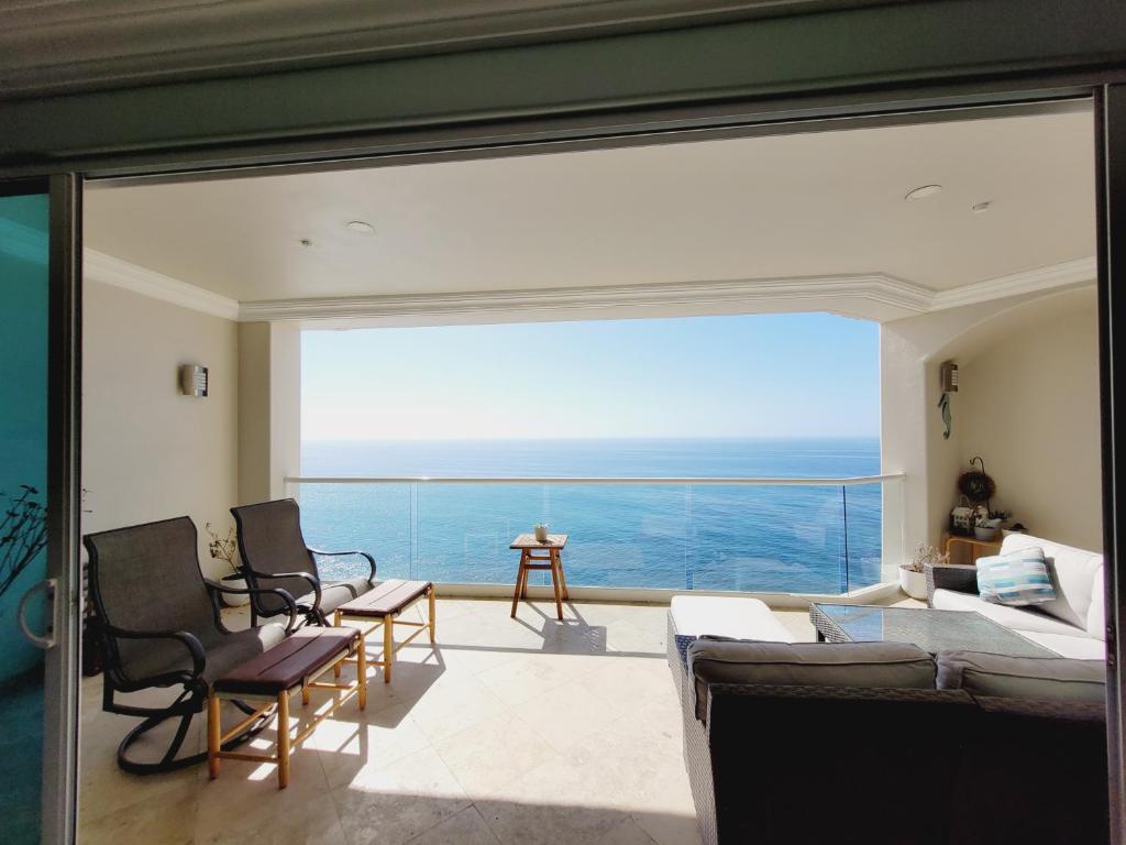 Azure Rosarito Rental at Olas