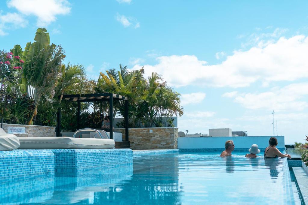Lux condo Center- Rooftop Sea View-Fast Wi-Fi