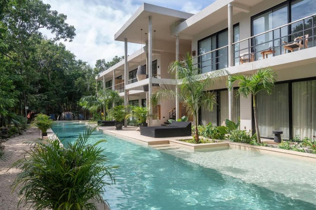 Luxury 3BR Apartment in a gated community Large Pool