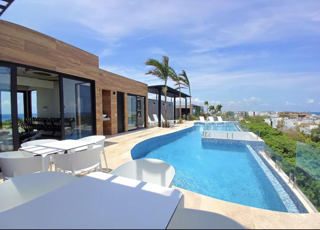 Stylish Condo with Roof top Ocean views near Mamitas Beach and 5th AVE