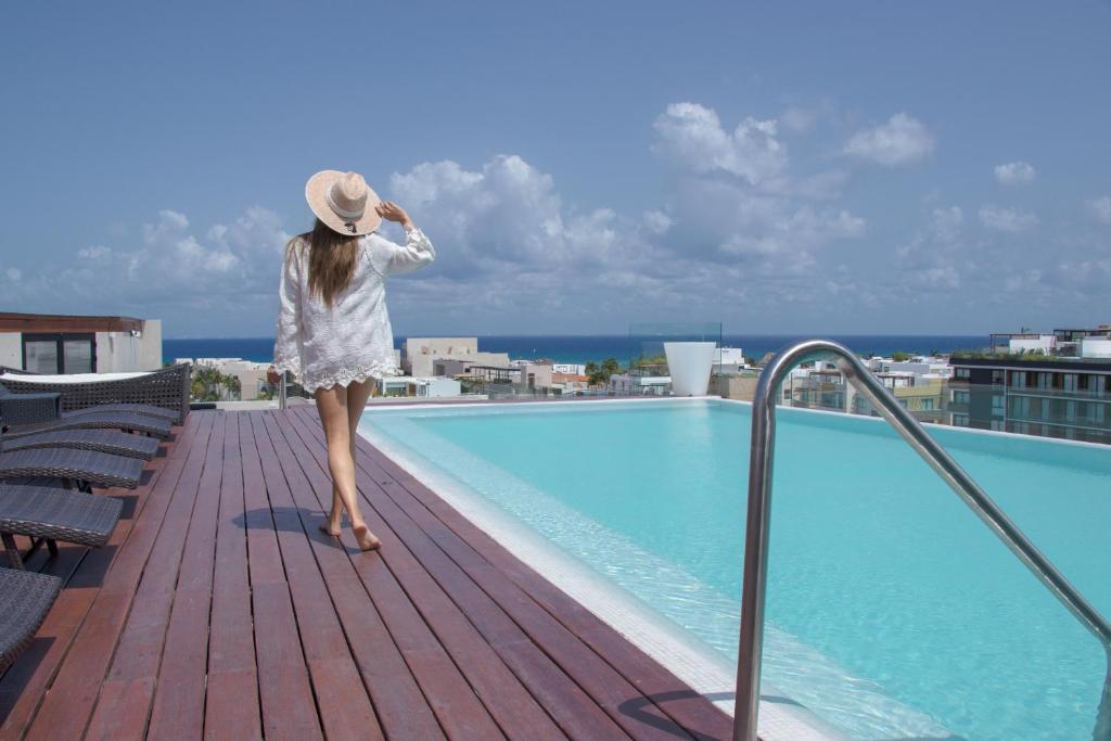 Macondo 5ta Av Residences FI