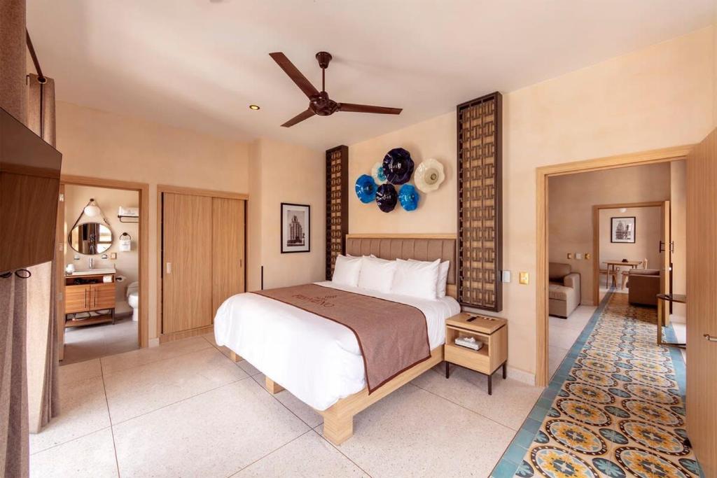Master suite steps from Bellas artes
