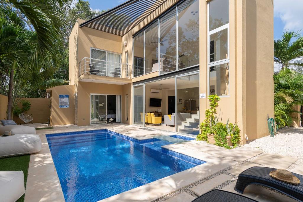 Tulum Private Modern Villa-Pool Beds-AC-Internet-Parking-Grill