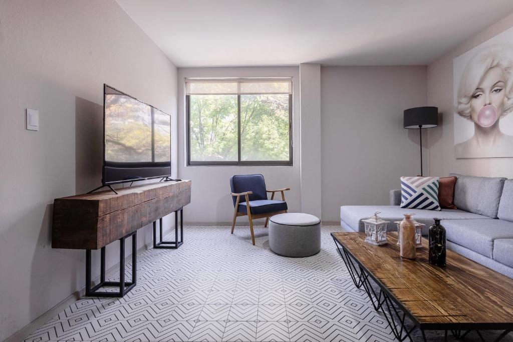 Mexican City Oasis - 3BR Apartment - Laundry