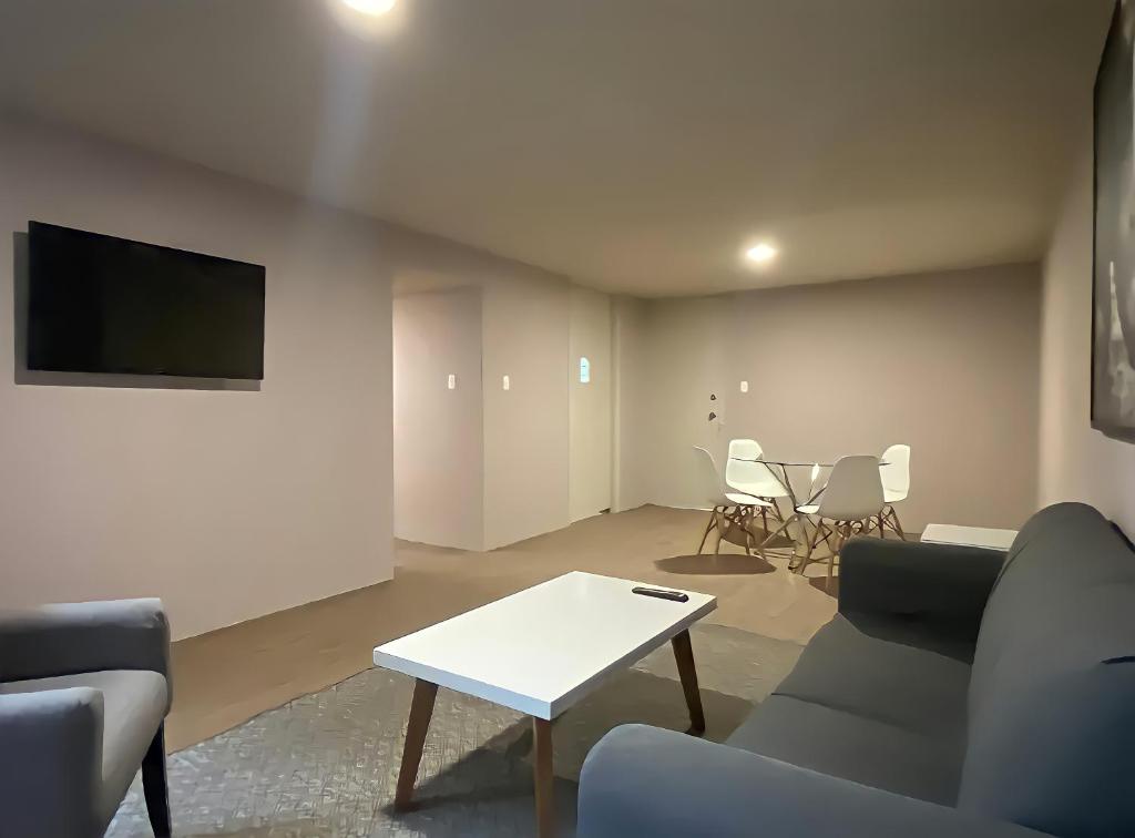 Roma Norte 2BR - Parking Sleeps 6 -Great WiFi