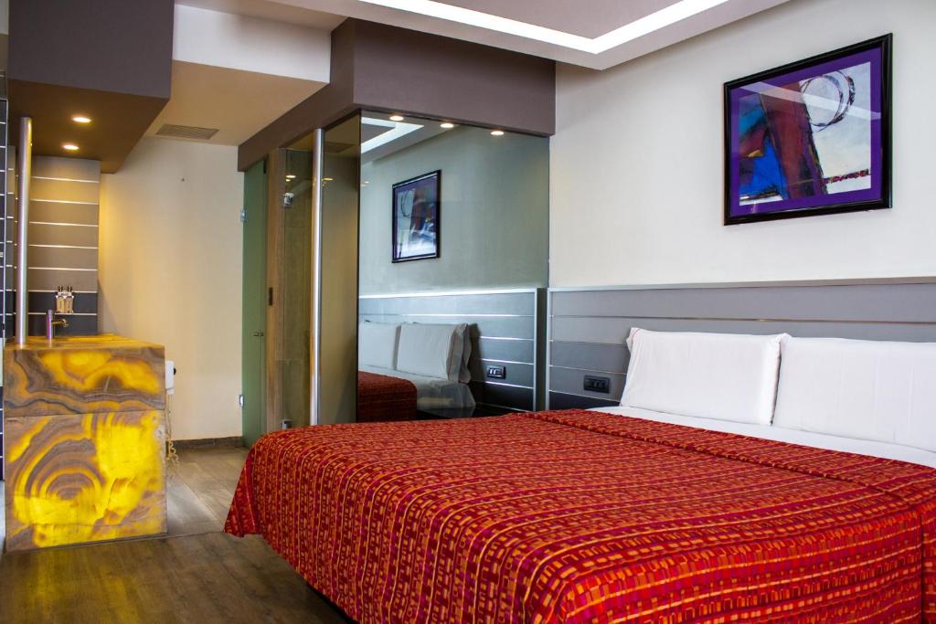 HOTEL MIRAMAR